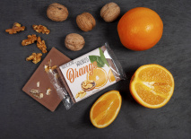 BIO-Milchschokolade mit Orangenöl und Walnüssen
